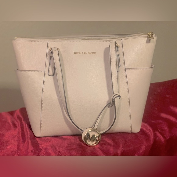 Michael Kors👜💗 - Picture 3 of 9